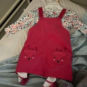 I am selling this cute matching outfit set never worn. Brand new with tags